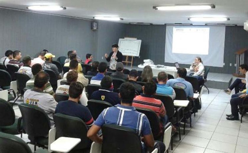 Departamento Estadual de Trânsito fornece oficinas para CFCs, em Arapiraca