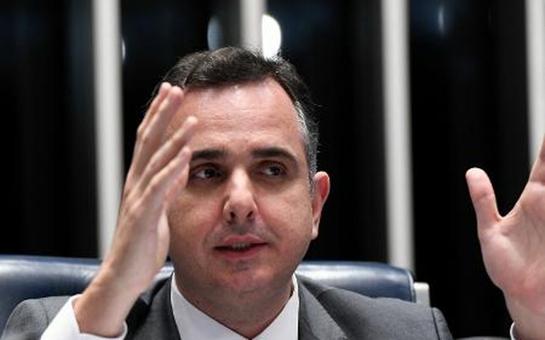 Pacheco critica Maduro e diz que Venezuela 'se afasta' da democracia