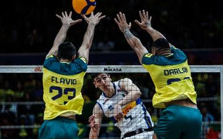 Seleção brasileira de vôlei perde da Itália na Liga das Nações com erro decisivo da arbitragem