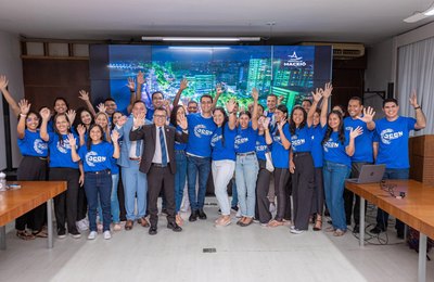 Prefeito JHC recebe integrantes do projeto Juventude Conectada com o Futuro