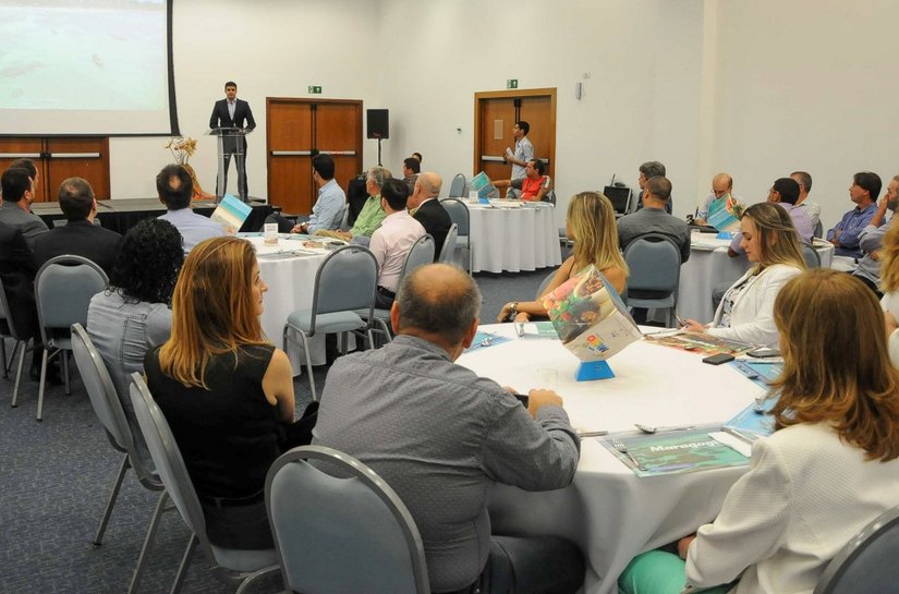 Rui prestigia posse de entidades do trade turístico