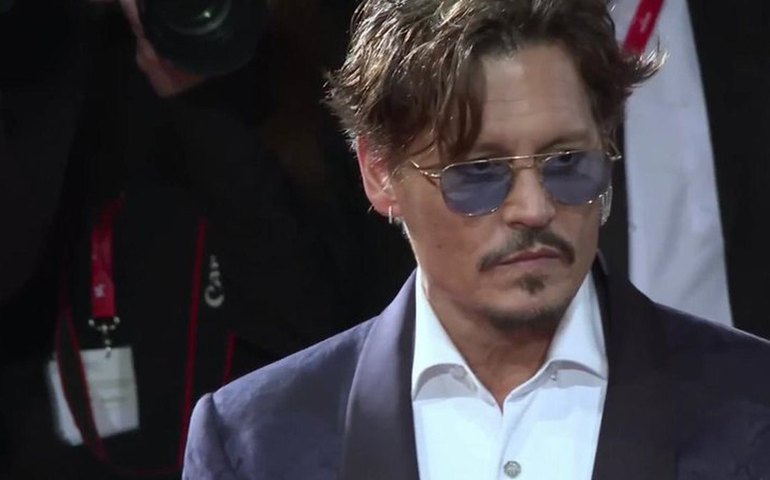 Johnny Depp foi encontrado desacordado em quarto de hotel, diz jornal da Hungria