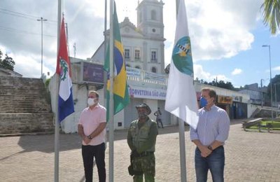 Coruripe realiza solenidade de hasteamento da bandeira no aniversário de 128 anos de emancipação