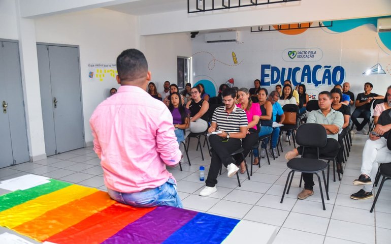 Secretaria Municipal de Assistência Social, do Trabalho e da Mulher promove encontro LGBTQIA+