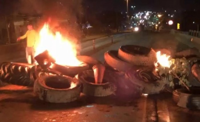 Manifestantes causam acidente e ameaçam explodir ponte em MT