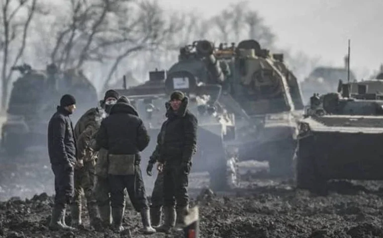 Tropas russas libertam povoado de Berestki na república de Donetsk, relata MD