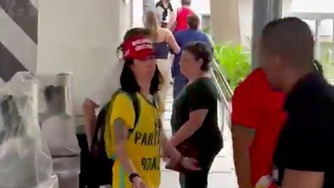 Mulher é filmada fazendo saudação nazista após votar no Rio de Janeiro