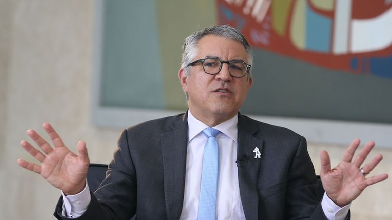 Padilha: Agentes militares atuaram como garçons a terroristas no 8/1
