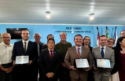 Senador Renan Calheiros prestigia lideranças em sessão solene em Cajueiro