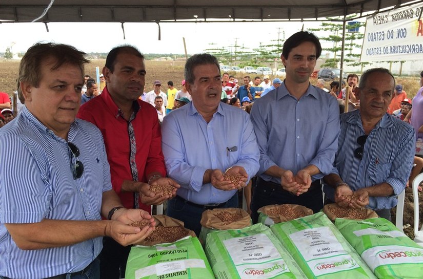 Barriga Cheia garante alimento e renda para 450 famílias do Benedito Bentes