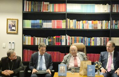 Professor Ives Gandra inaugura auditório em homenagem a Paulo de Barros Carvalho e lança obra coletiva