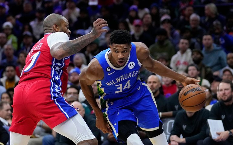 Bucks perdem para os 76ers e Antetokounmpo treina lance livre após o jogo
