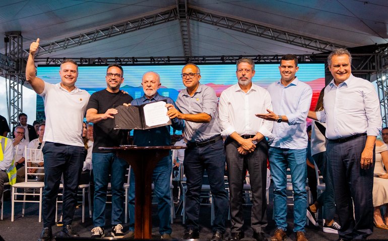 Presidente Lula e Paulo Dantas assinam ordem de serviço para nova etapa do Canal do Sertão
