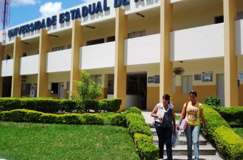 Governador convoca professores e completa 100 novos educadores na Uneal