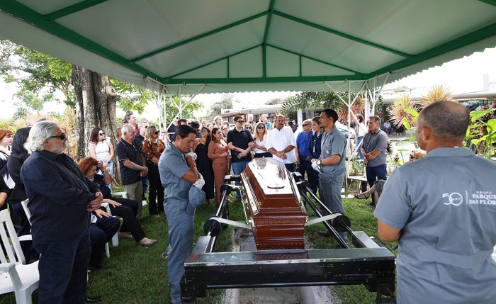 Thales Pereira é sepultado sob homenagens e reconhecimento por sua dedicação ao Poder Legislativo