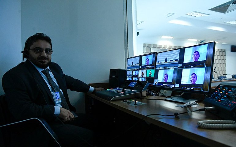 Debatedores cobram participação de surdos no Plano Nacional de Educação