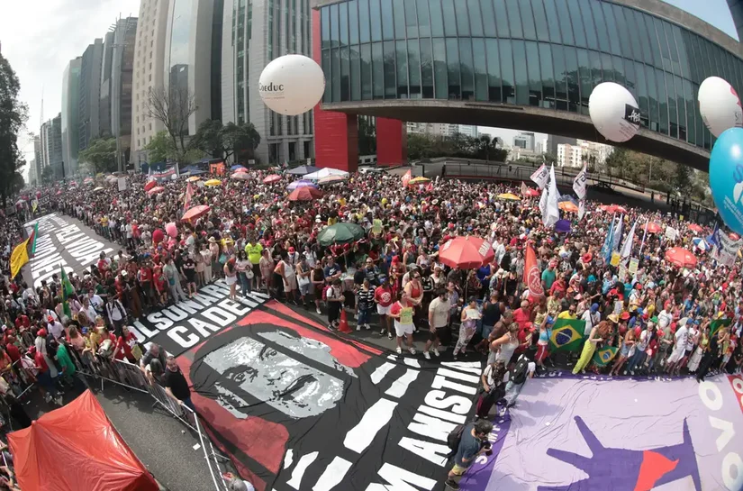 Multidões ocupam capitais contra anistia e PEC da Blindagem