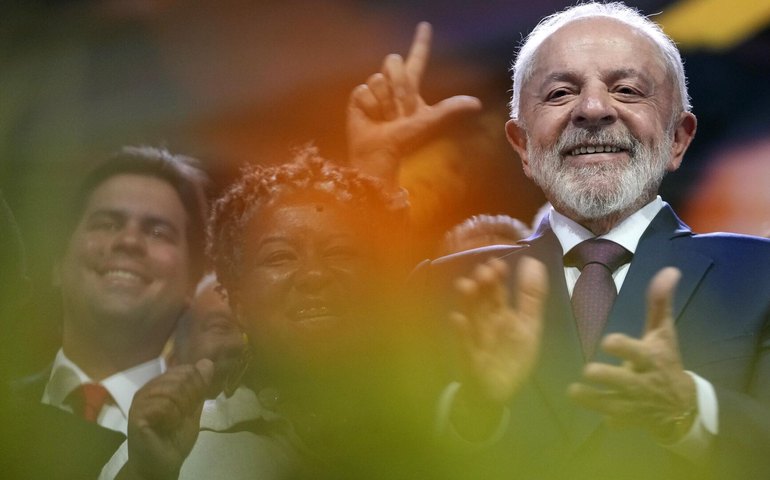 Lula intensifica medidas de apelo popular no fim de 2025 para reagir a crises, diz mídia