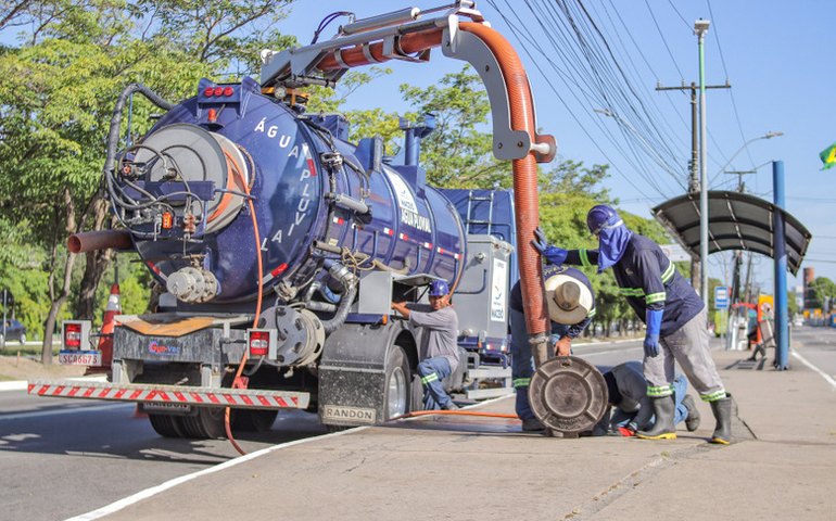 Prefeitura de Maceió realiza mutirão de limpeza de galerias na Avenida Fernandes Lima