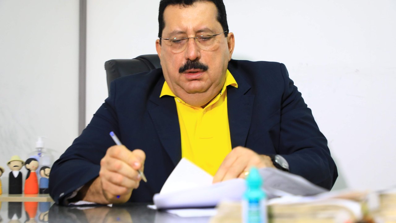 Prefeito Gilberto Gonçalves antecipa pagamento dos servidores públicos de Rio Largo