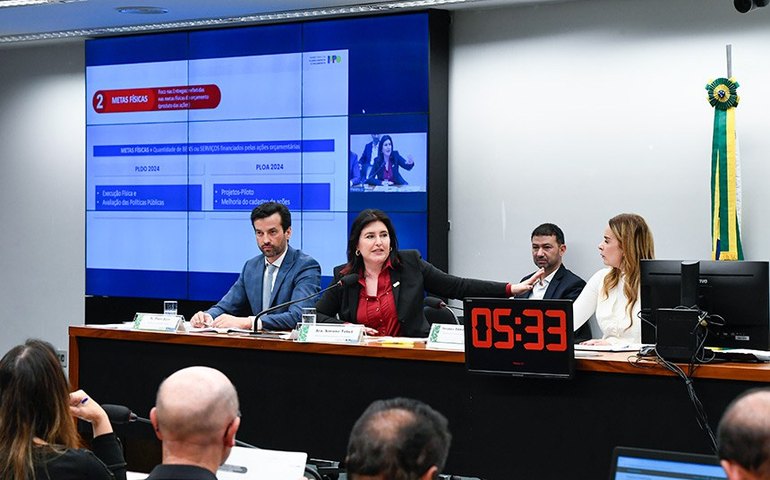 Simone Tebet diz que será mantida meta de déficit zero no Orçamento de 2024