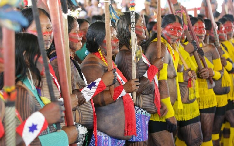 Câmara realiza sessão em homenagem à Marcha das Mulheres Indígenas