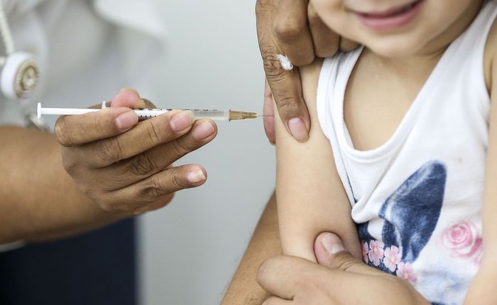 Vacinação contra o sarampo ocorre no mesmo dia da vacinação contra a influenza Vacinação contra o sarampo ocorre no mesmo dia da vacinação contra a influenza
