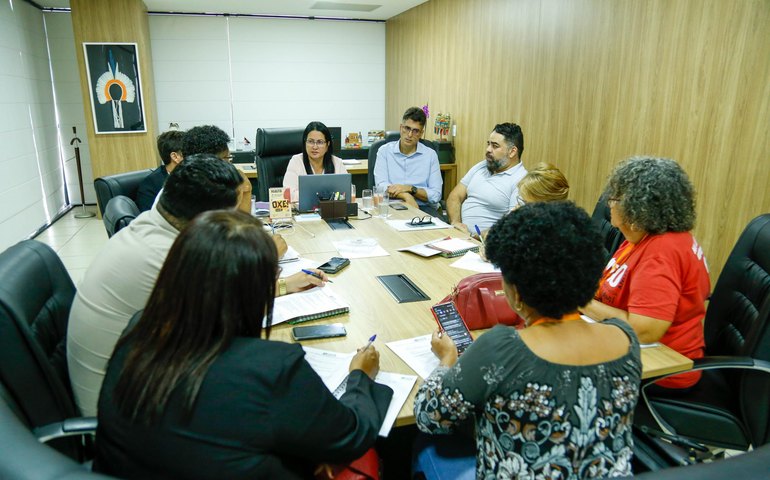Governo de Alagoas reafirma diálogo com profissionais da Educação