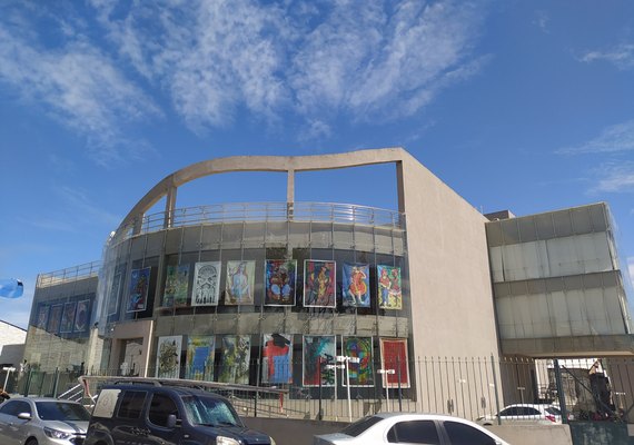 3ª Amostra Grátis: Diteal expõe obras nas paredes de vidro do Complexo Cultural Teatro Deodoro