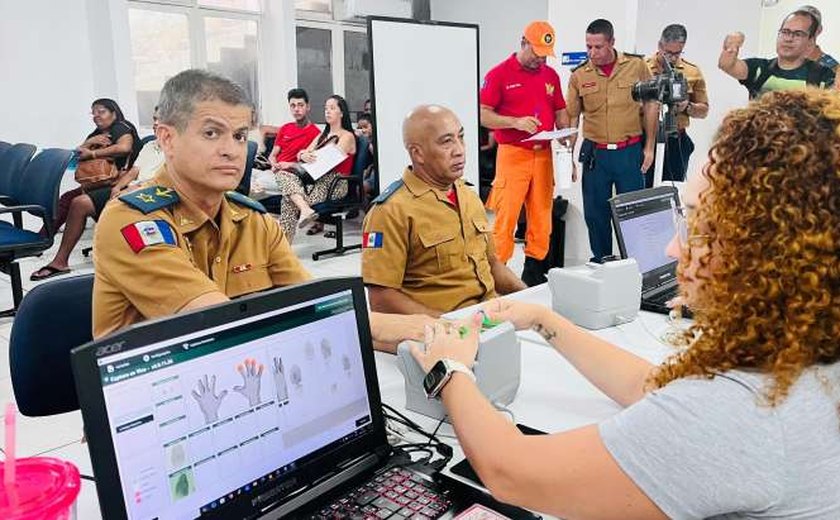 Bombeiros recebem ação especial para emissão de carteiras funcionais