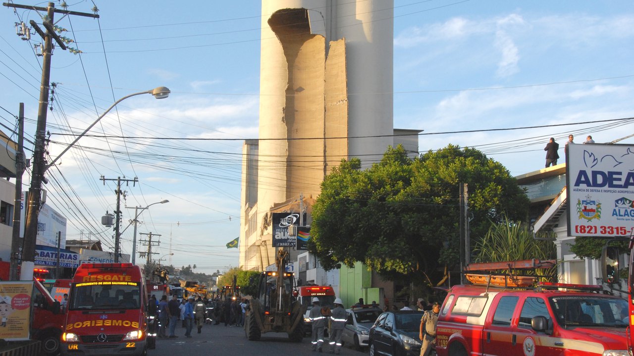 Sesau monta operação de salvamento para socorrer vítimas de desabamento no Moinho Motrisa