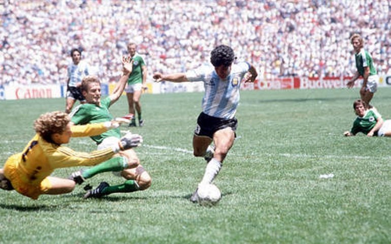Algoz de Maradona guarda dólares que recebeu das mãos do argentino: ‘Meu tesouro’