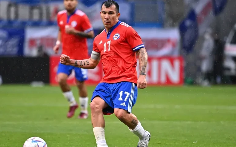 Capitão do Chile, Gary Medel desembarca no Rio de Janeiro e assina com o Vasco