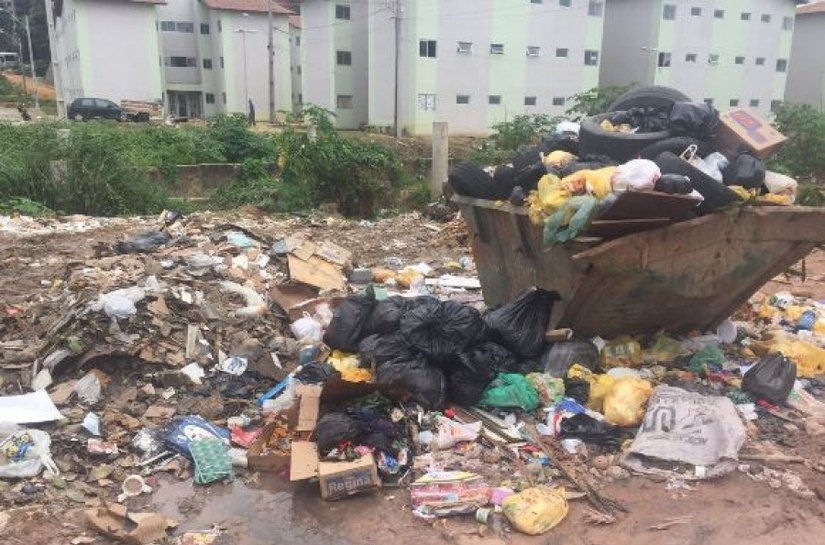 Coleta irregular gera acúmulo de lixo na Avenida e Prefeitura é autuada