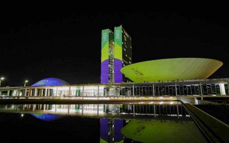 Palácio do Congresso recebe projeção alusiva à Semana da Pátria
