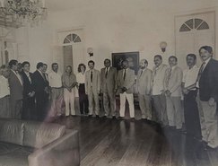 Jota Duarte ao assumir como governador interino de Alagoas na década de 80 recebendo lideranças palmeirenses Acervo da família