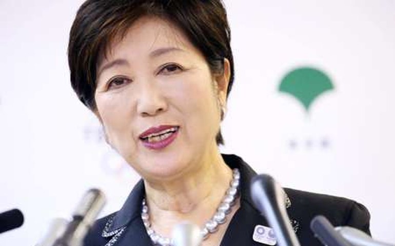 Japão: Yuriko Koike, potencial sucessora de Shinzo Abe, vence eleição em Tóquio