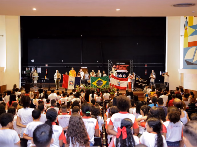 Proerd Alagoas orienta estudantes de escolas da Prefeitura de Penedo sobre perigo das drogas e cultura da paz