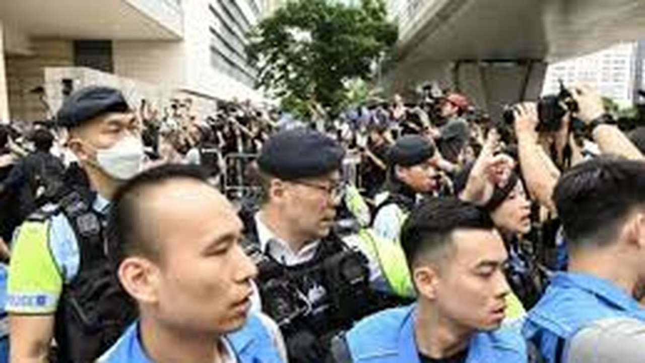 Ativistas pró-democracia de Hong Kong são condenados pela lei de segurança nacional imposta por Pequim