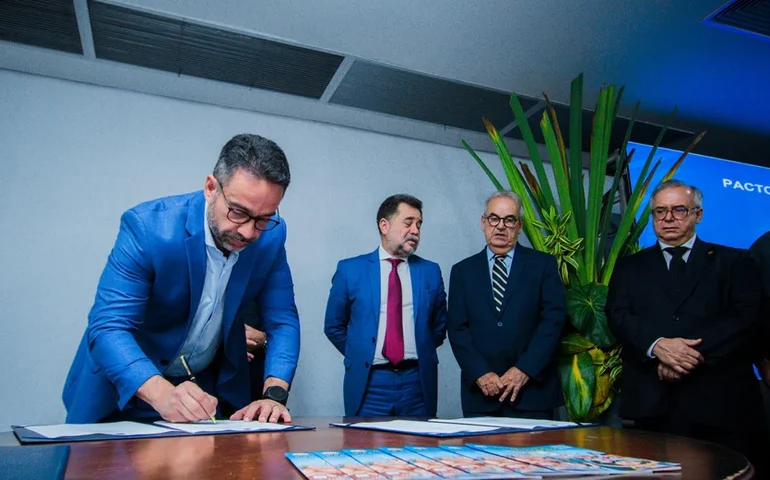 Governo de Alagoas assina pacto para potencializar campanhas de vacinação