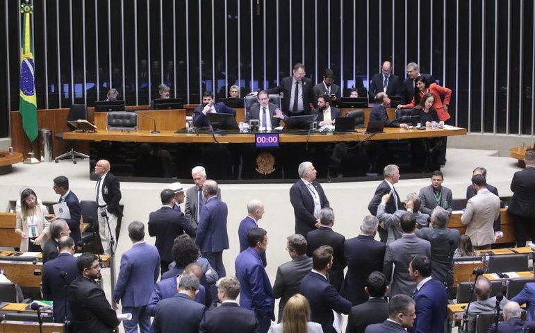 Câmara pode votar hoje proposta que suspende alta do IOF