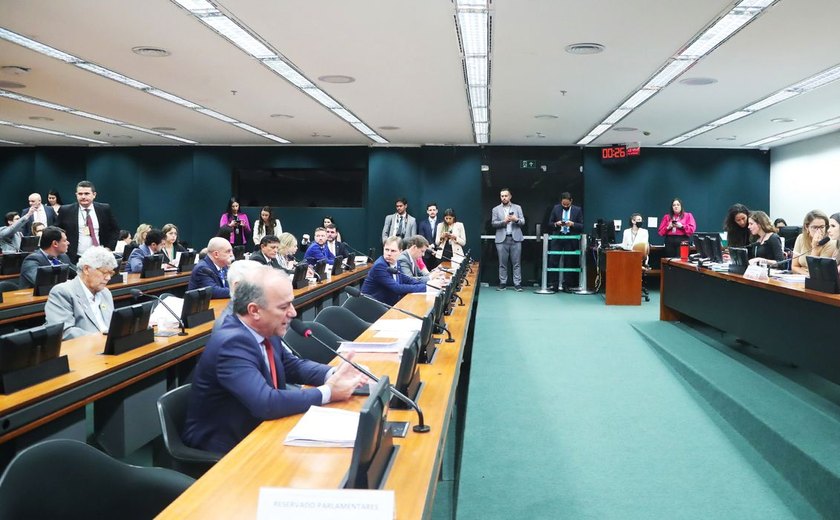 CCJ da Câmara aprova projeto que proíbe decisões individuais no STF