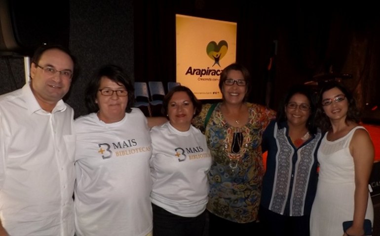 Célia anuncia criação de Sistema Municipal de Bibliotecas