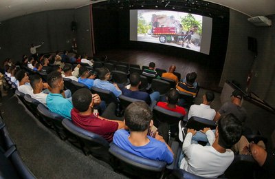 5ª Edição do “Caminhos Literários” leva jovens socioeducandos ao cinema