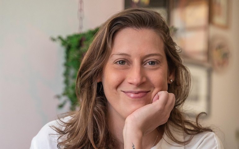 Escritora alagoana Lili Buarque lança livro de estreia “A fenda da lagoa”