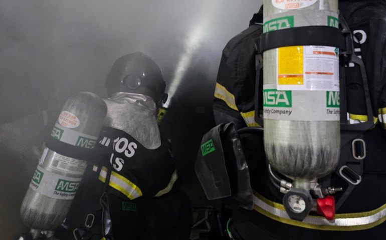 Bombeiros controlam incêndio na Maternidade Santa Mônica