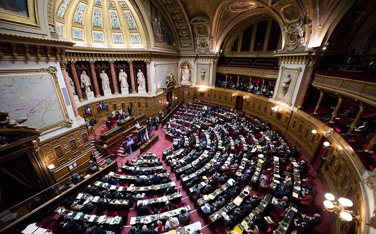 Senado aprova projeto de lei de orçamento provisório para evitar paralisação do governo