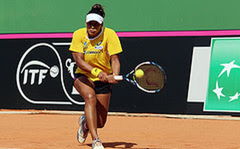 Teliana Pereira é premiada com o Fed Cup Heart Awards