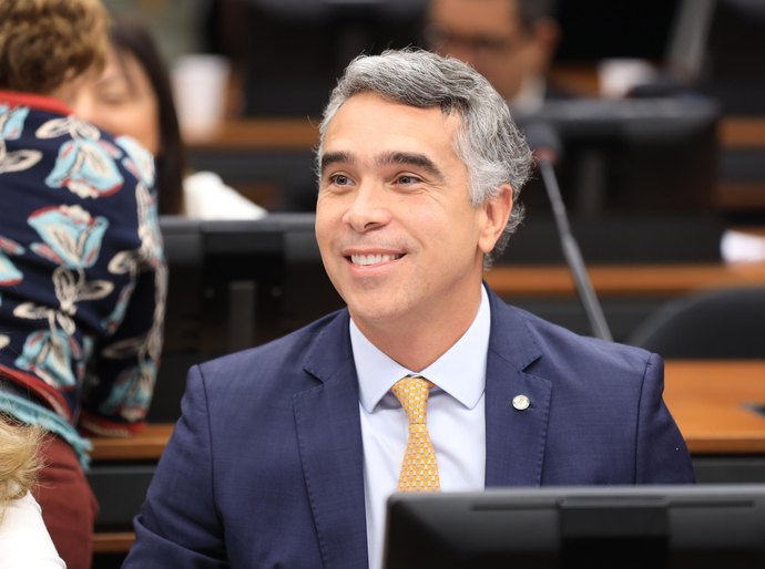Deputado federal Rafael Brito garante continuidade do Pé-de-Meia