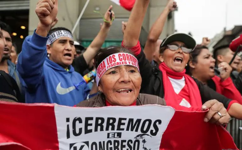 Peru: Manifestantes fecham aeroporto de Huancabamba com pedido de novas eleições